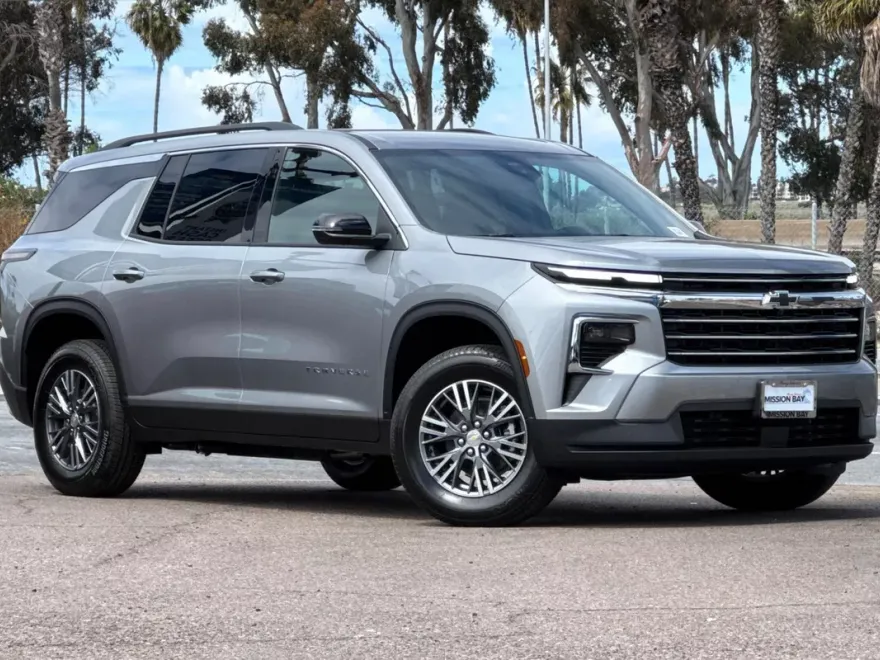 2025 Chevrolet Traverse photo 1