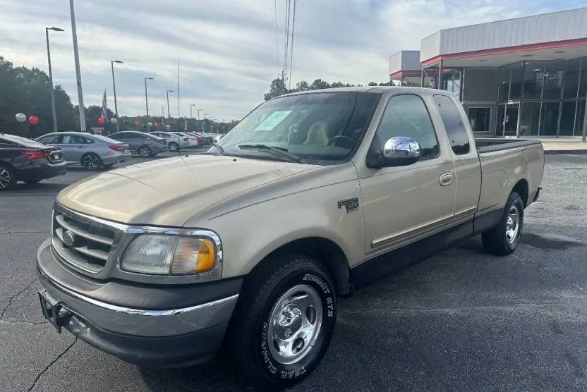 2000 Ford F-150 XLT photo 1