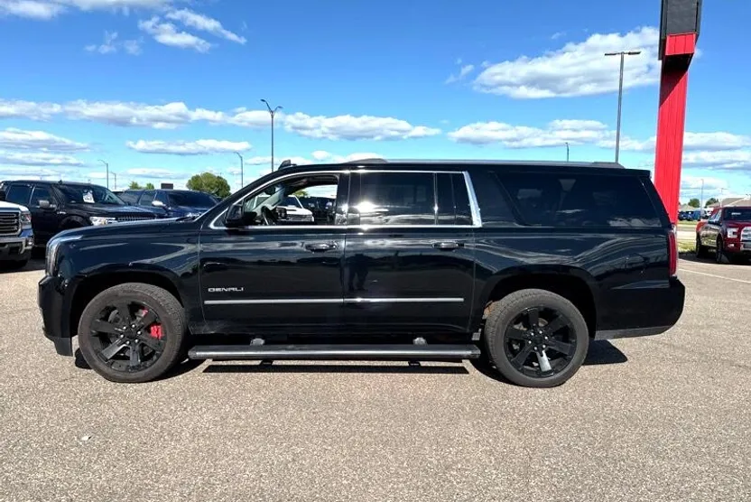 2017 Gmc Yukon XL Denali photo 1