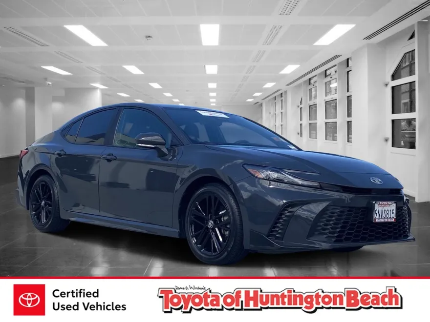 2025 Toyota Camry SE photo 1
