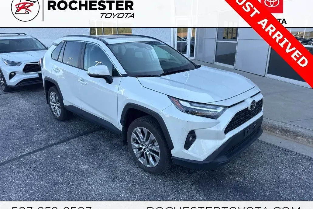 2022 Toyota RAV4 XLE Premium photo 1