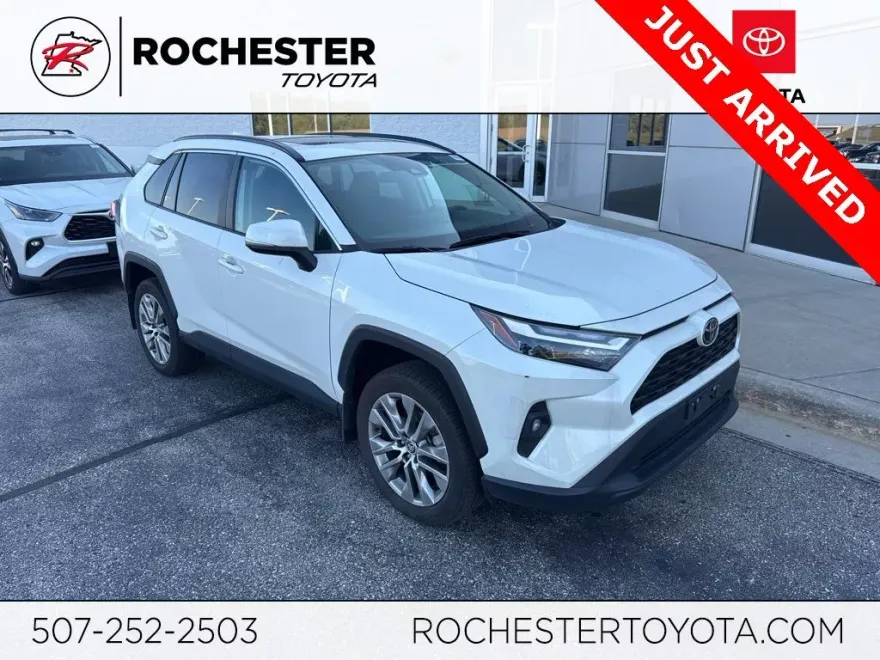 2022 Toyota RAV4 XLE Premium photo 1