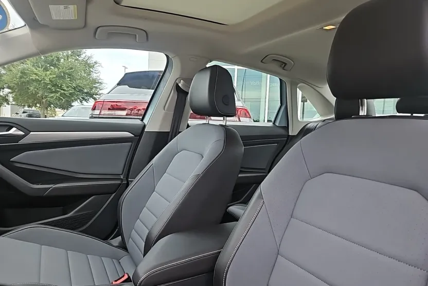 2025 Volkswagen Jetta 1.5T SE photo 1