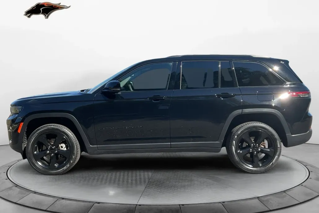 2023 Jeep Grand Cherokee Limited photo 1