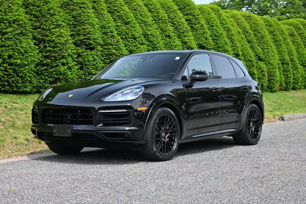 2022 Porsche Cayenne GTS photo 1