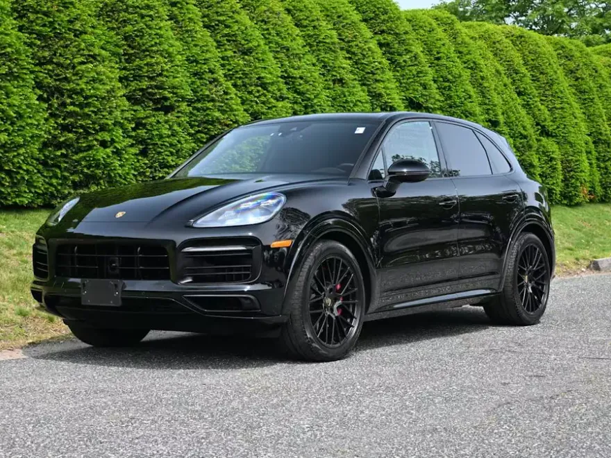 2022 Porsche Cayenne GTS photo 1