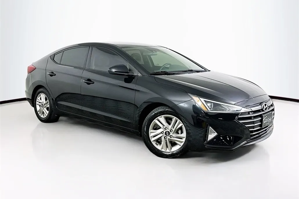 2020 Hyundai Elantra SEL photo 1
