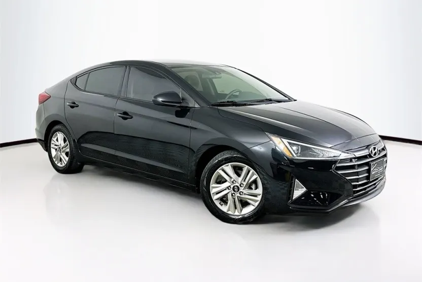 2020 Hyundai Elantra SEL photo 1