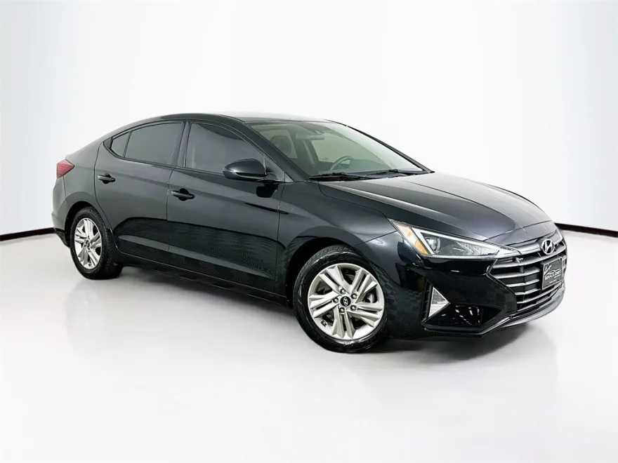 2020 Hyundai Elantra SEL photo 1
