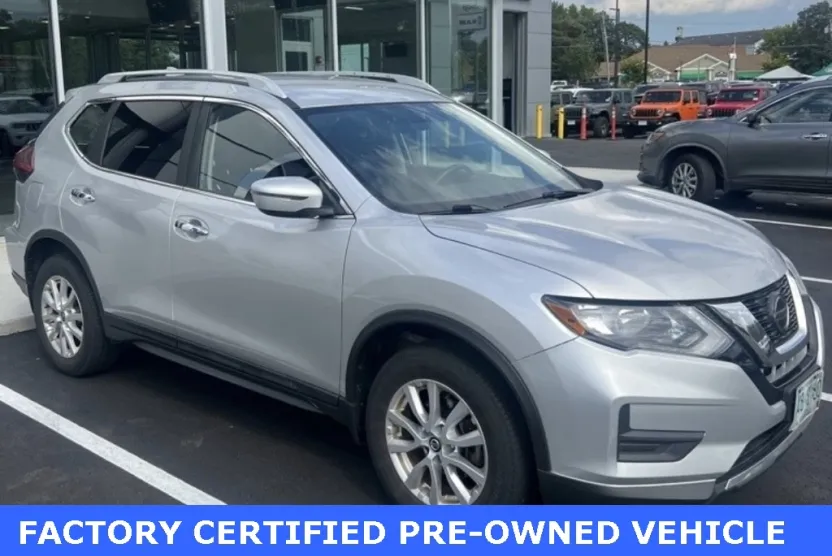 2018 Nissan Rogue SV photo 1