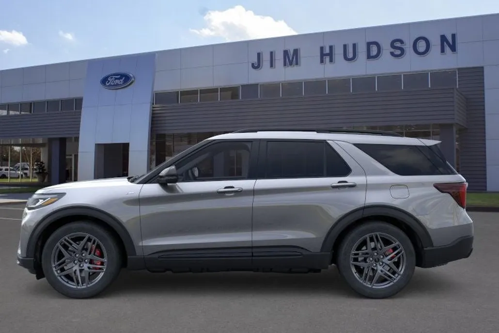 2025 Ford Explorer ST-Line photo 1