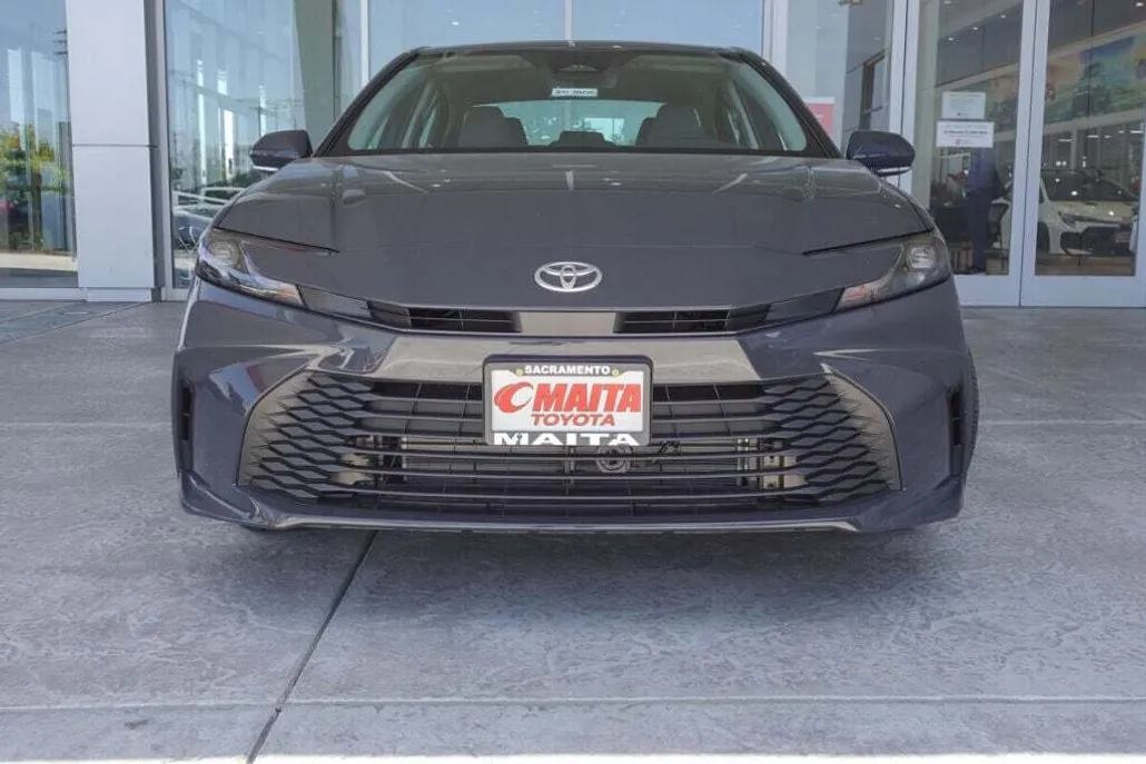 2025 Toyota Camry LE photo 1
