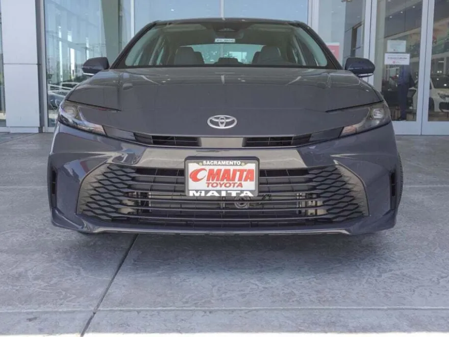 2025 Toyota Camry LE photo 1