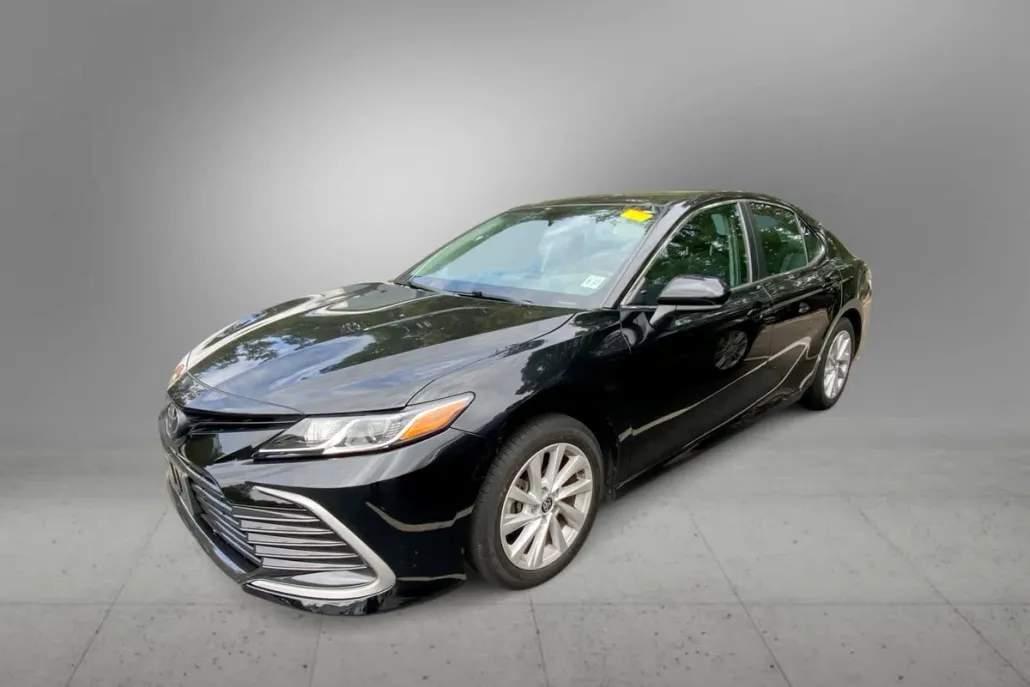 2023 Toyota Camry LE photo 1