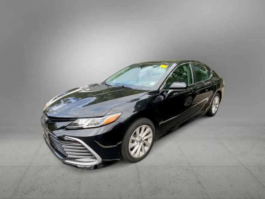 2023 Toyota Camry LE photo 1