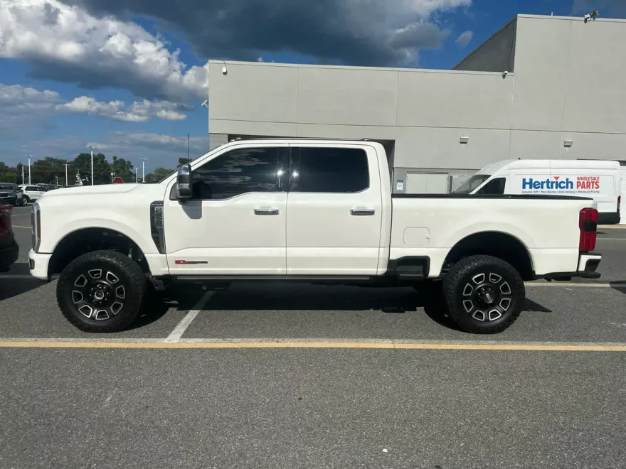 2024 Ford F-250 Platinum photo 1