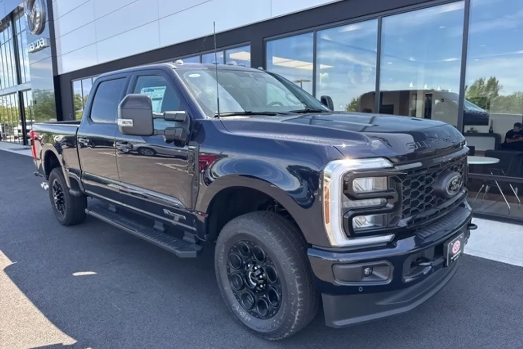 2025 Ford F-250 Lariat photo 1
