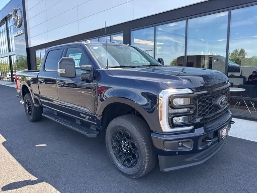2025 Ford F-250 Lariat photo 1
