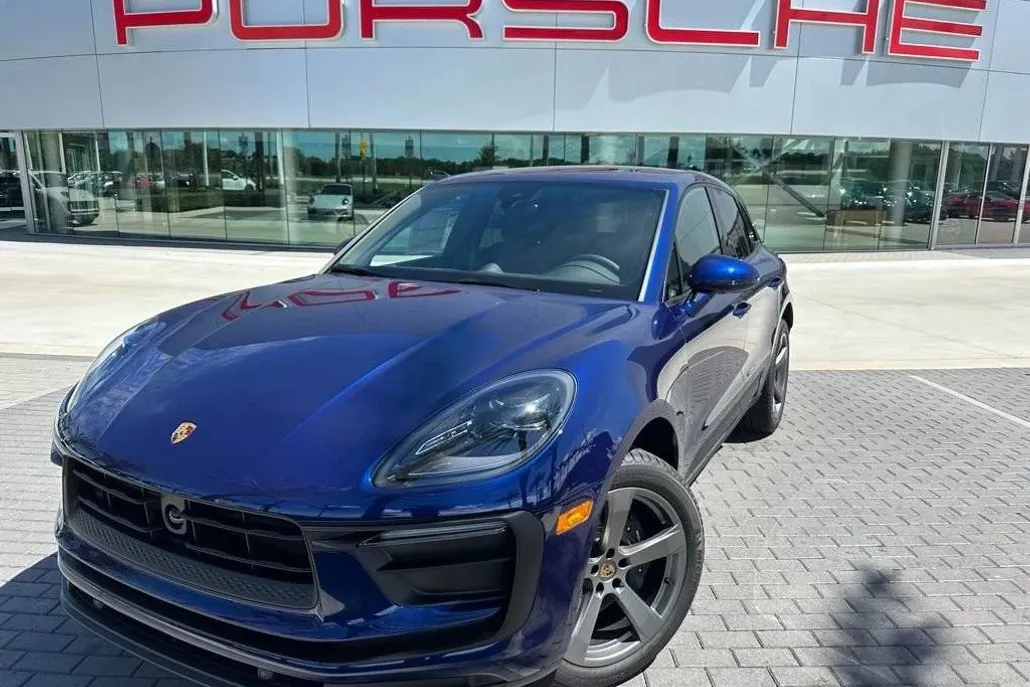 2025 Porsche Macan T photo 1