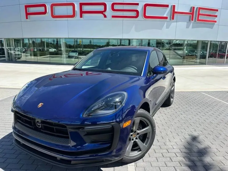2025 Porsche Macan T photo 1