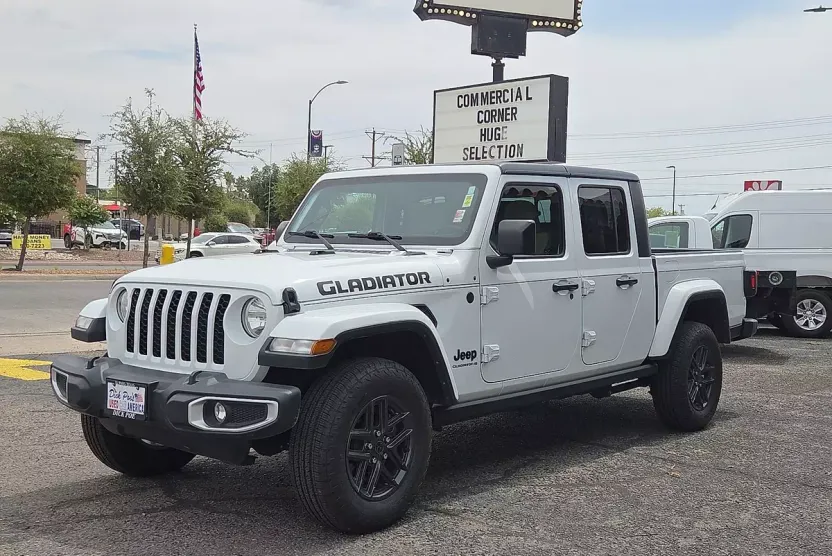 2023 Jeep Gladiator Sport S photo 1