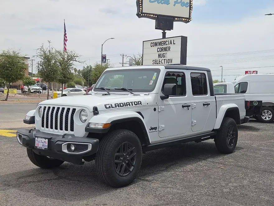2023 Jeep Gladiator Sport S photo 1