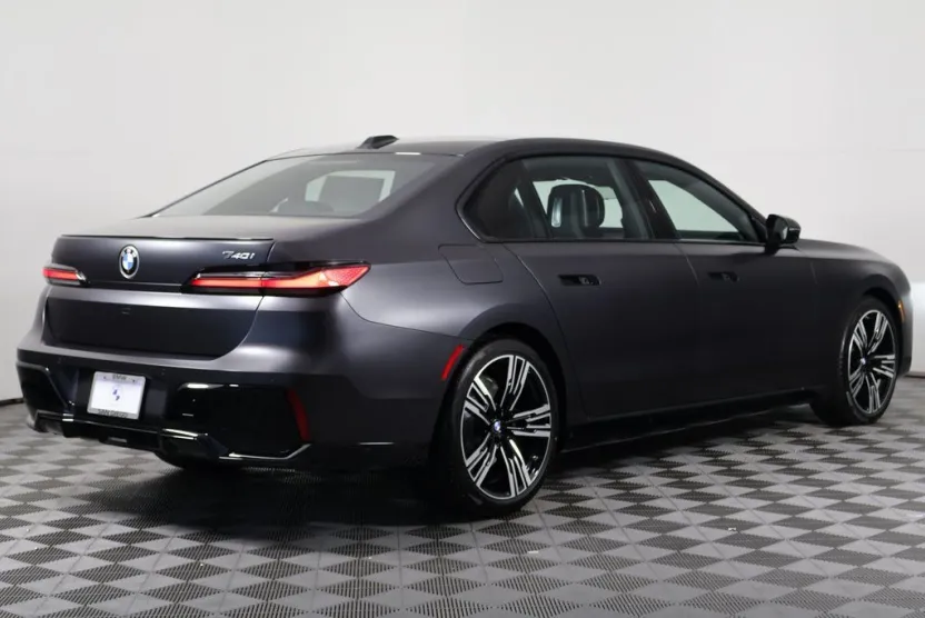 2026 Bmw 740i photo 1