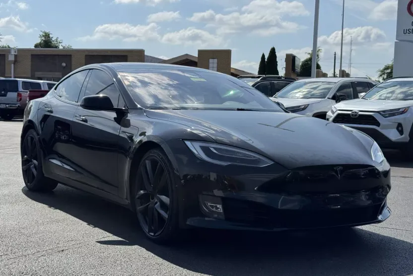 2019 Tesla Model S photo 1