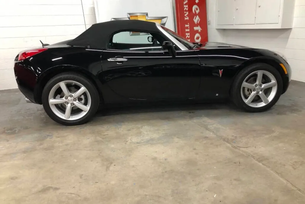 2009 Pontiac Solstice Base Convertible photo 1