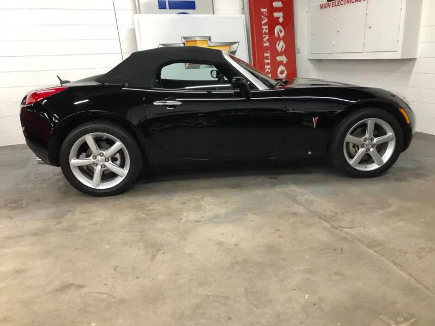 2009 Pontiac Solstice Base Convertible photo 1