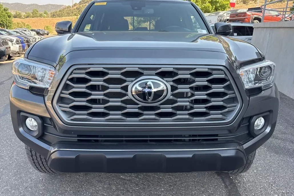 2023 Toyota Tacoma TRD Off-Road photo 1