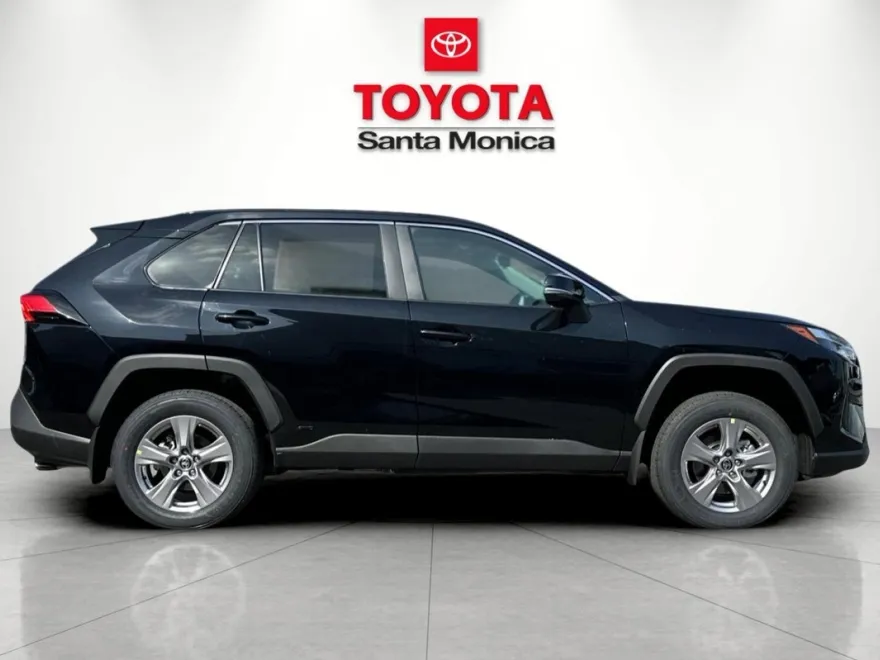2025 Toyota RAV4 Hybrid XLE photo 1