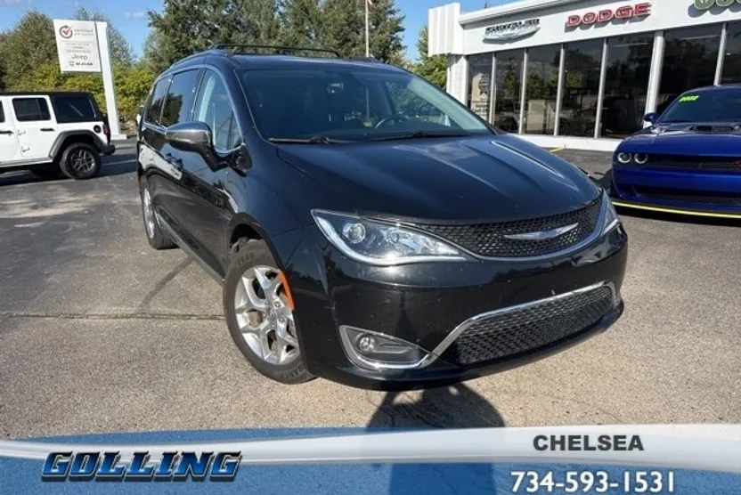 2019 Chrysler Pacifica Limited photo 1