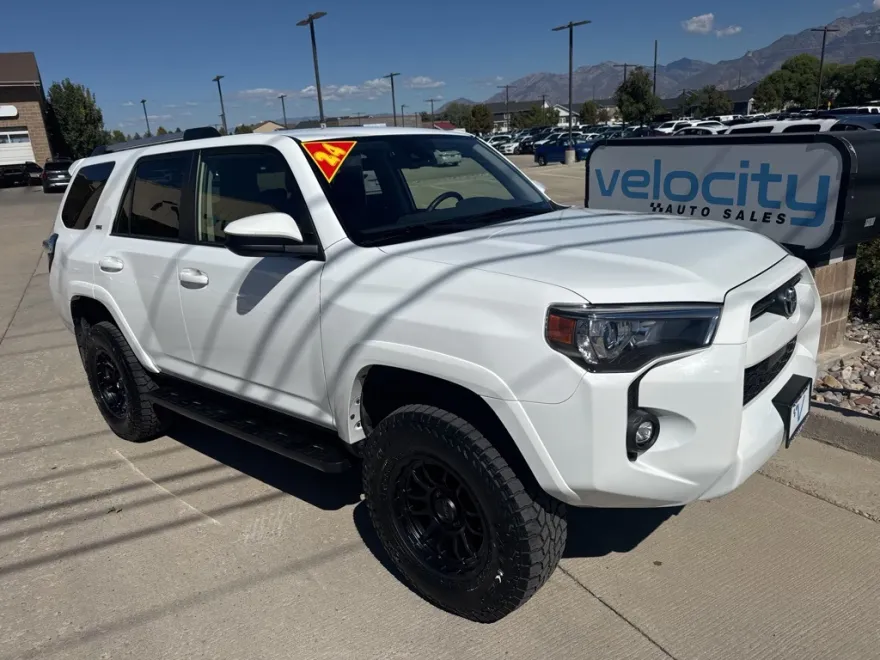 2024 Toyota 4Runner SR5 photo 1