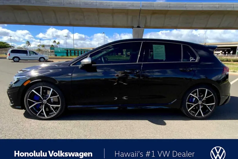 2023 Volkswagen Golf R photo 1