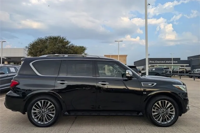 2018 Infiniti QX80 photo 1