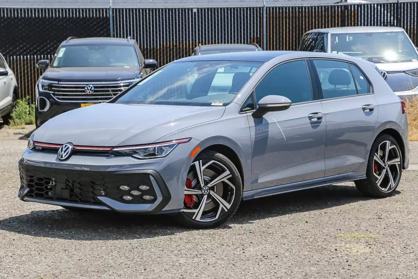 2025 Volkswagen Golf GTI SE photo 1