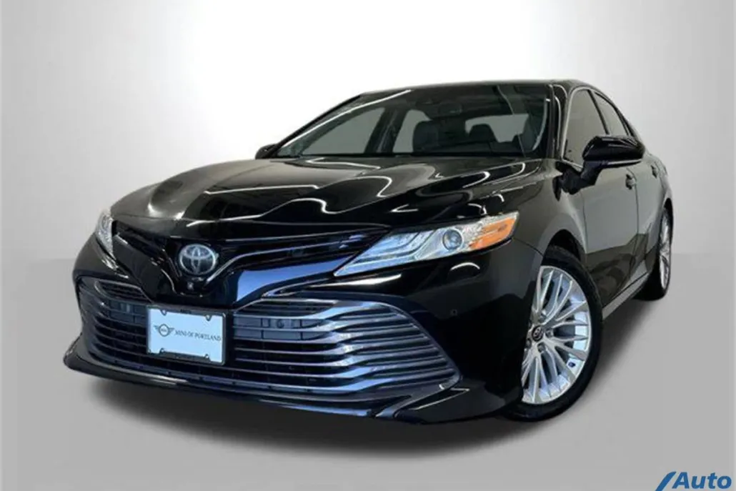 2018 Toyota Camry XLE photo 1