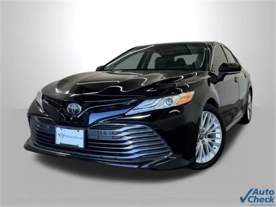 2018 Toyota Camry XLE photo 1