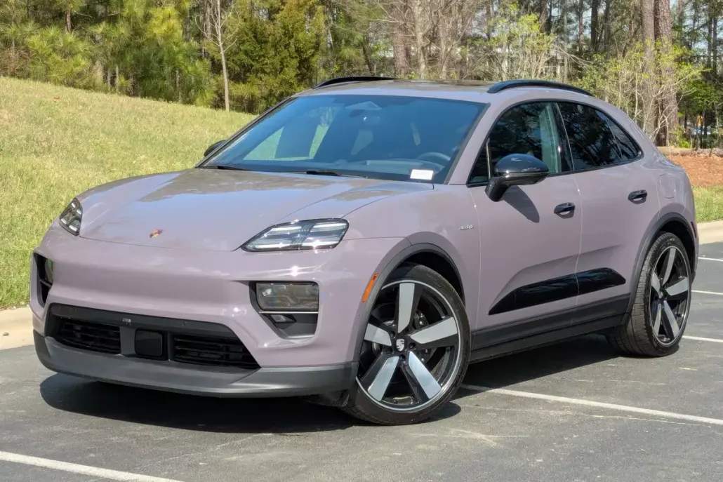 2025 Porsche Macan Electric photo 1