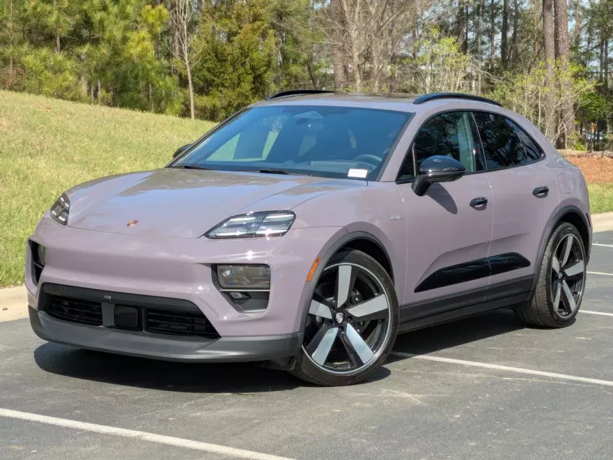 2025 Porsche Macan Electric photo 1