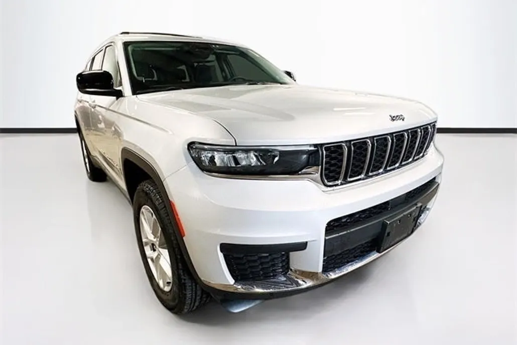 2023 Jeep Grand Cherokee Laredo photo 1