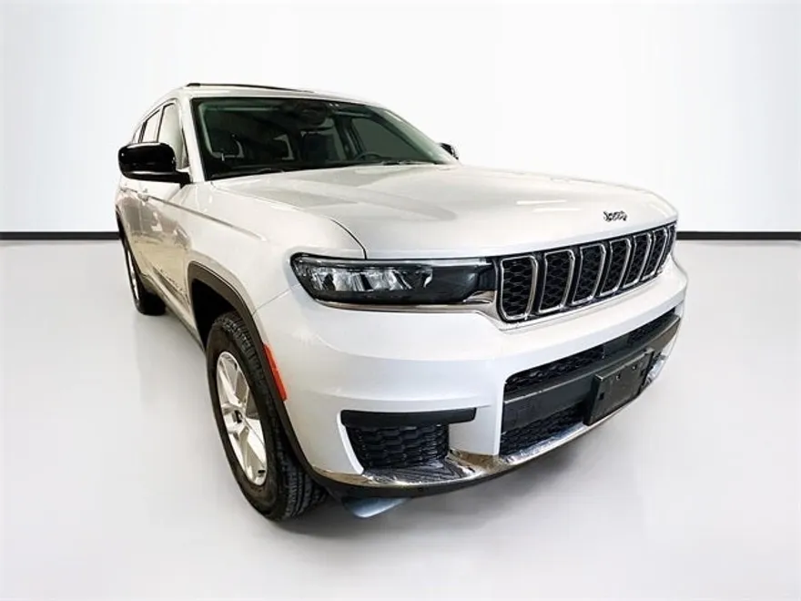 2023 Jeep Grand Cherokee Laredo photo 1
