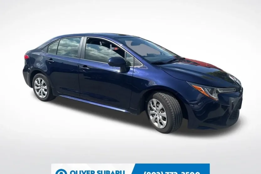 2021 Toyota Corolla LE photo 1