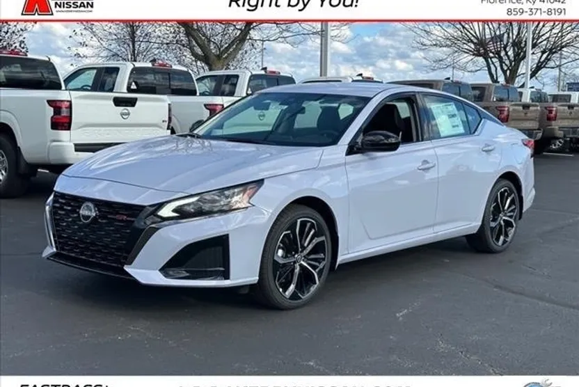 2025 Nissan Altima SR photo 1