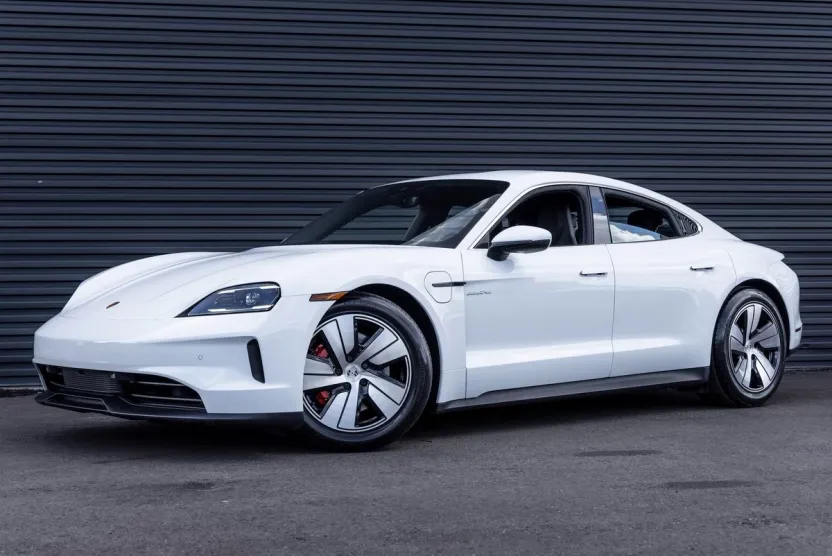 2025 Porsche Taycan 4S photo 1