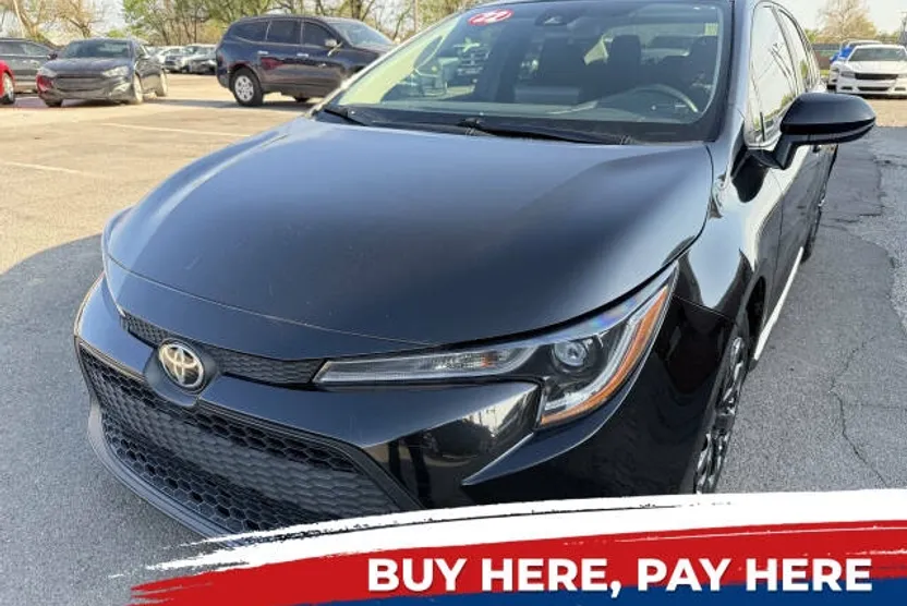 2022 Toyota Corolla LE photo 1