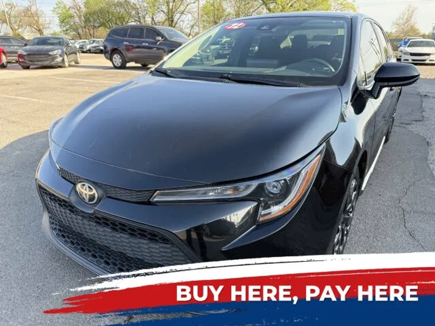 2022 Toyota Corolla LE photo 1