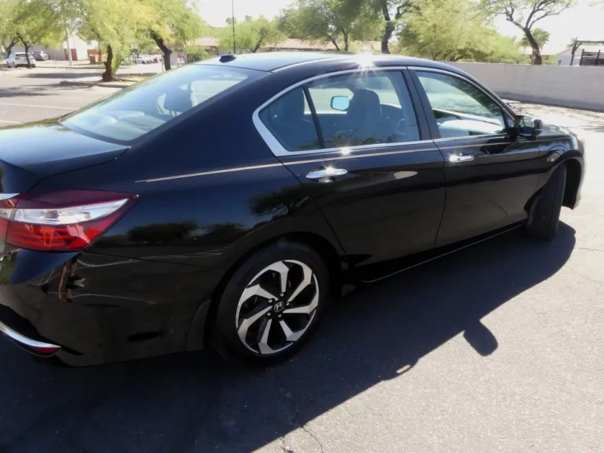2016 Honda Accord EX-L photo 1