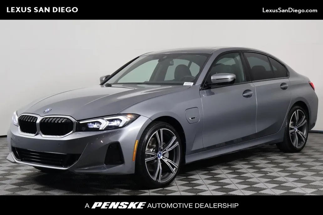2023 Bmw 330e Sedan photo 1